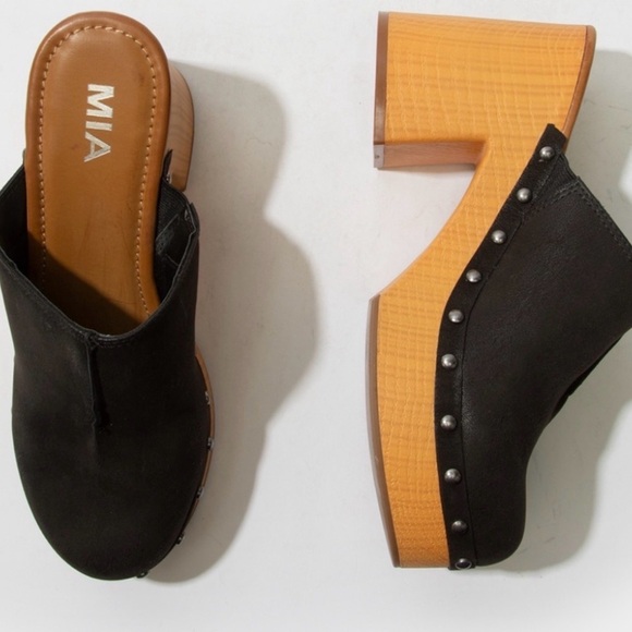 MIA Shoes - MIA charcoal Wood-like Platform Clogs & Stud Details. Chunky 90’s block heel Y2K